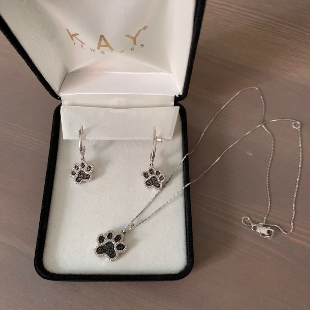 🐶Kay’s Paw Print Necklace and Earrings🐶